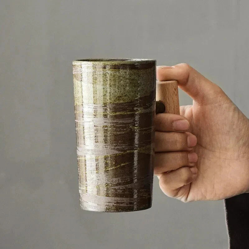 Nordische Design-Tasse – Minimalistische Keramiktasse mit Holzgriff