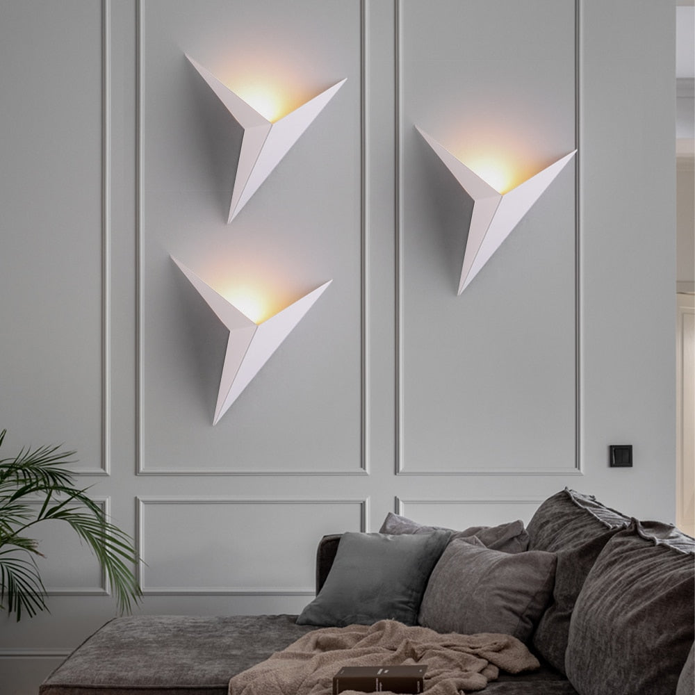 Dreieckige Wandlampe für modernes Licht | GlowLuxury
