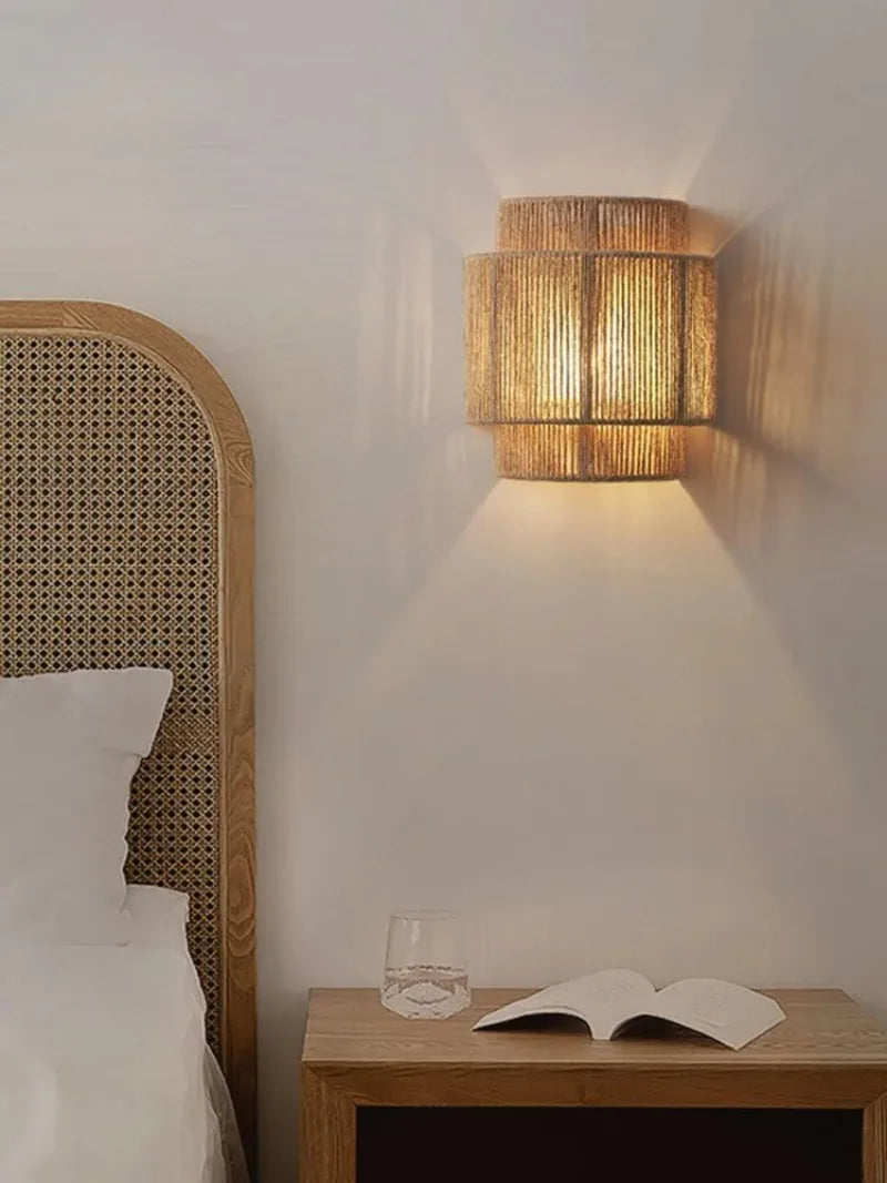 Royaleva Wabi-Sabi Rattan Wandlampe mit LED E27 für Schlafzimmer & Wohnzimmer