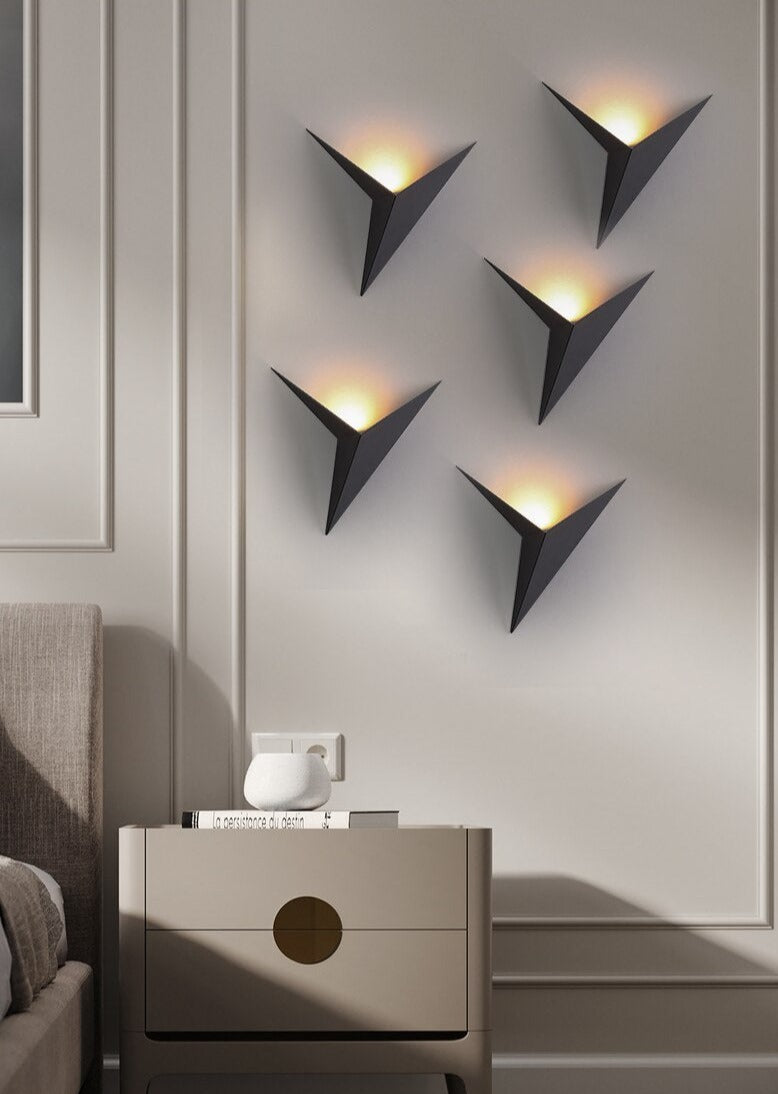Dreieckige Wandlampe für modernes Licht | GlowLuxury