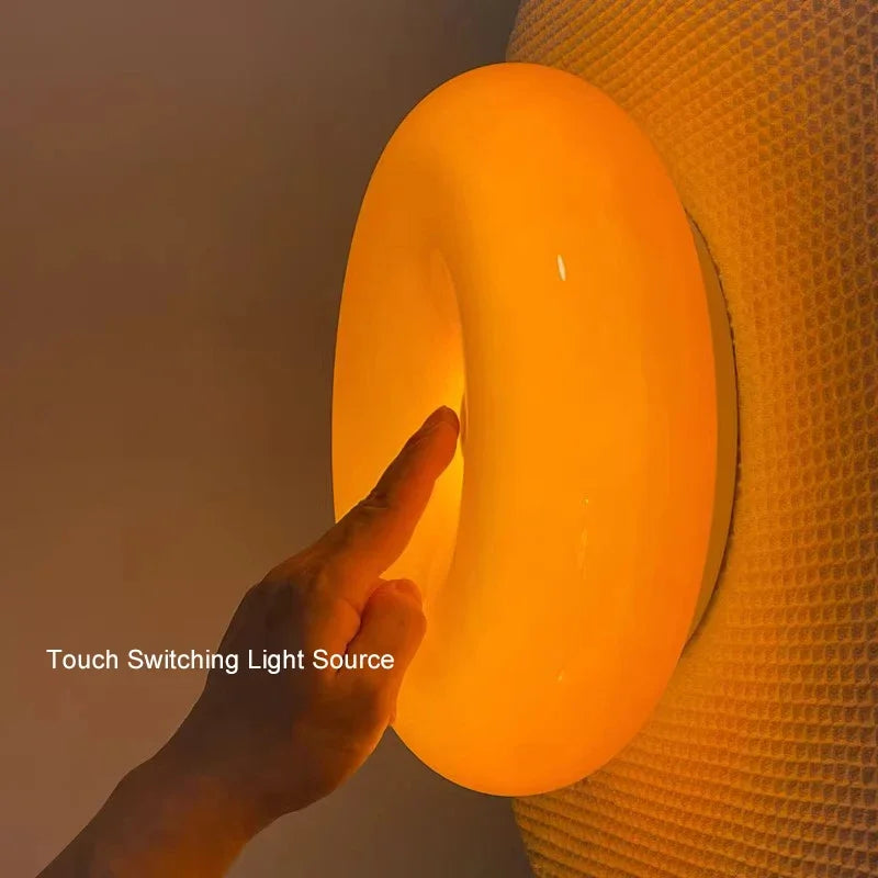 RoyaleGlow Moderne Donut Glas Wandlampe – Tricolor Dimmbar LED Wandleuchte für stilvolle Wohnkultur