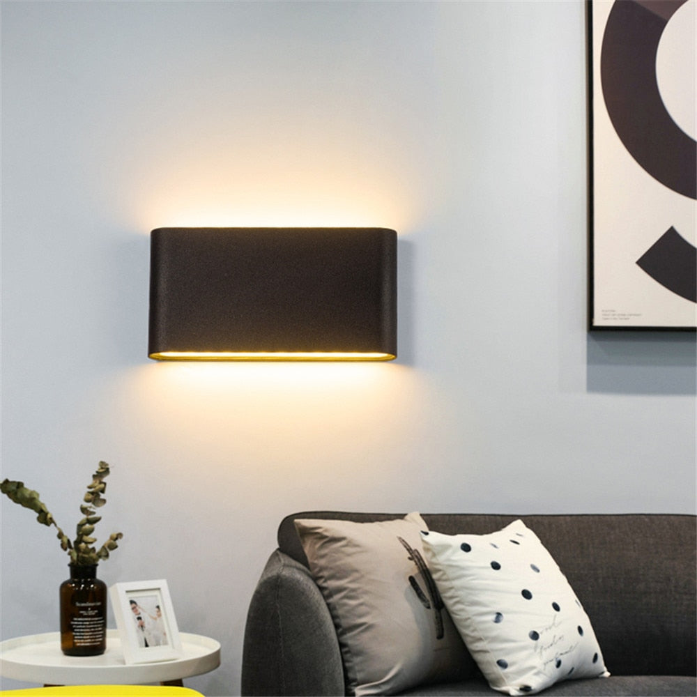 Wetterfeste Wandlampe Außen mit Sensor | GuardGlow