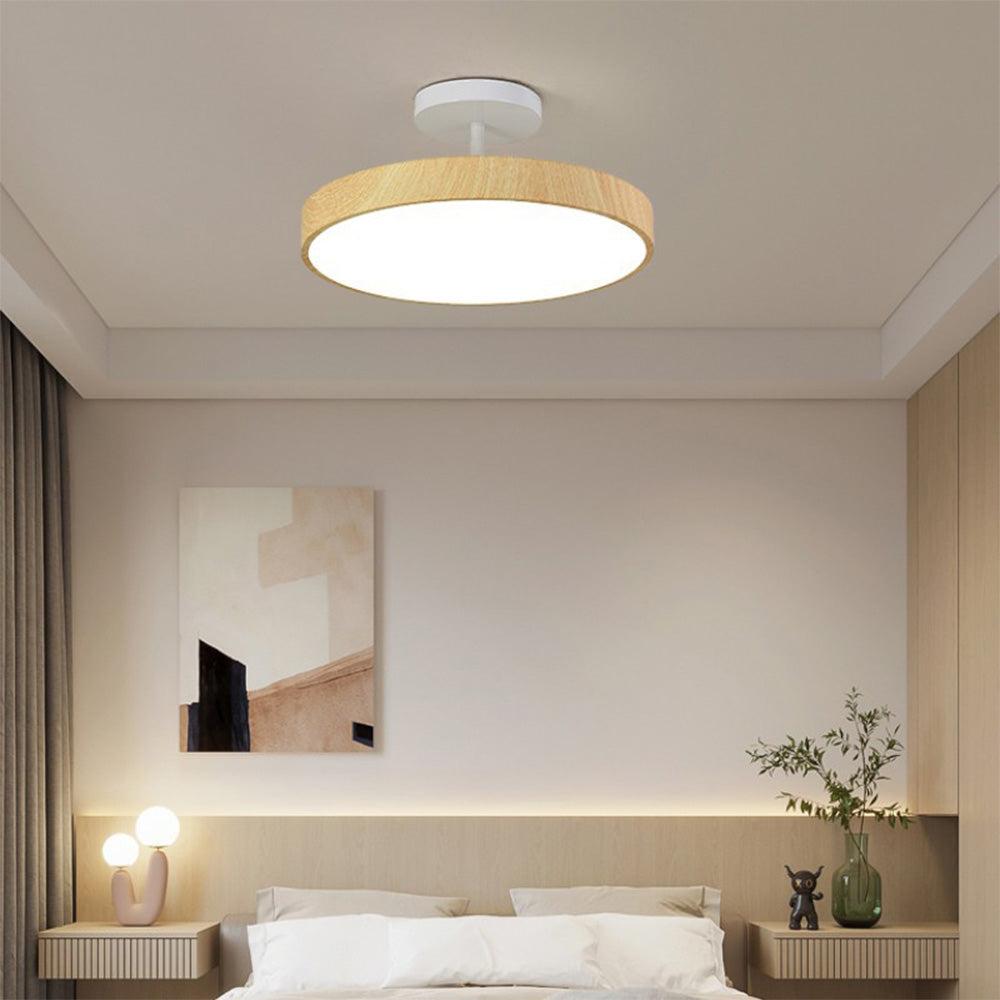 Deckenleuchte mit Holz und LED Semi Flush