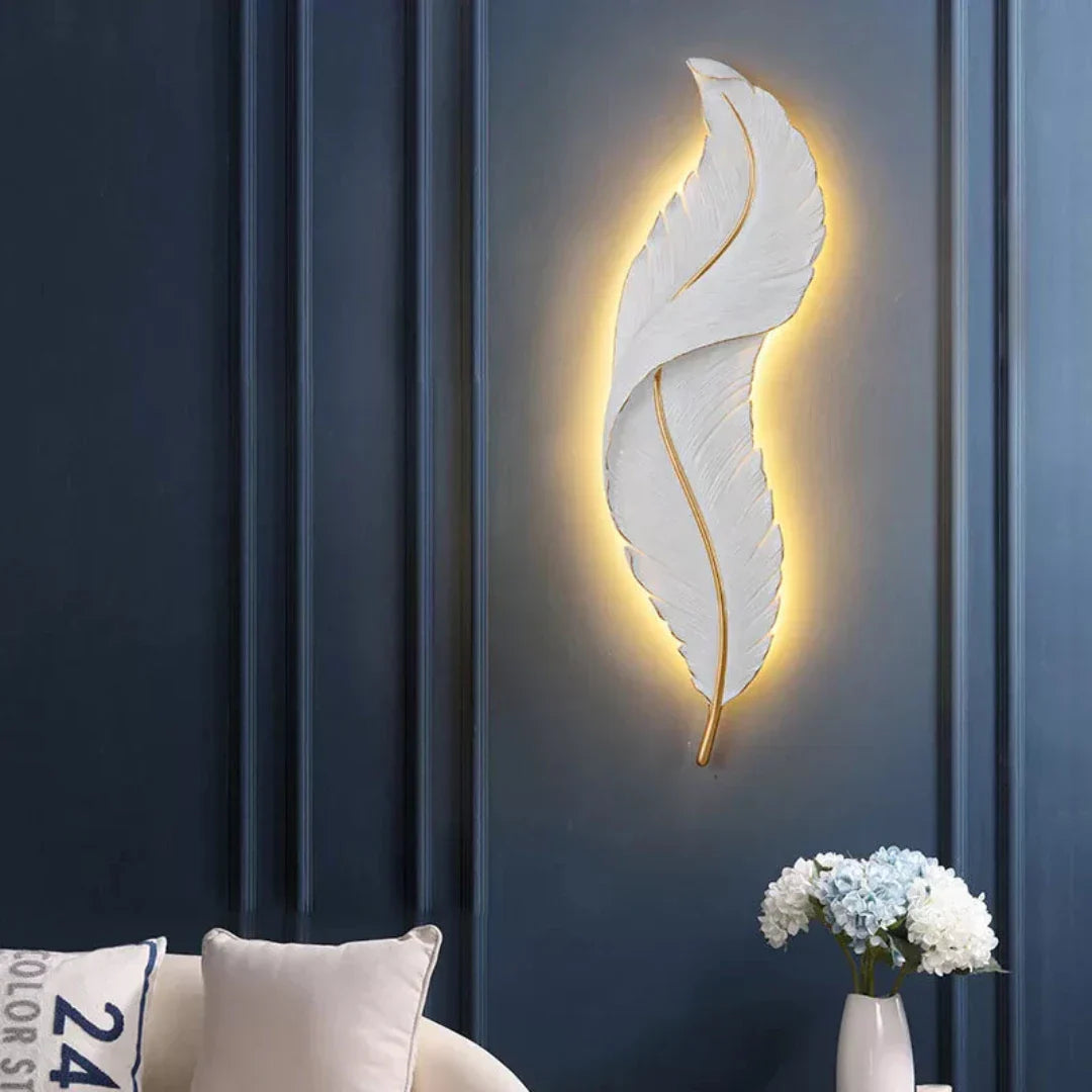 FeatherGlow Elegante Feder Wandleuchte