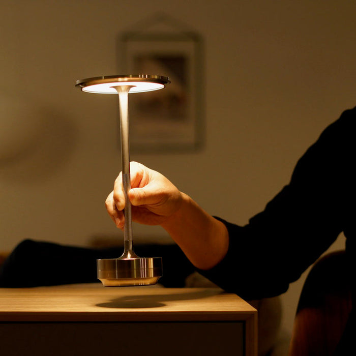Elegante Tischlampe mit einstellbaren Lichttemperaturen – Wiederaufladbares kabelloses Design für Zuhause und Büro
