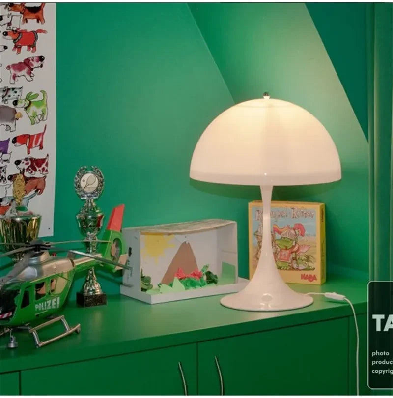 Retro Dänische Tischlampe/ Stehlampe - Ikonisches Pilzdesign für moderne Räume