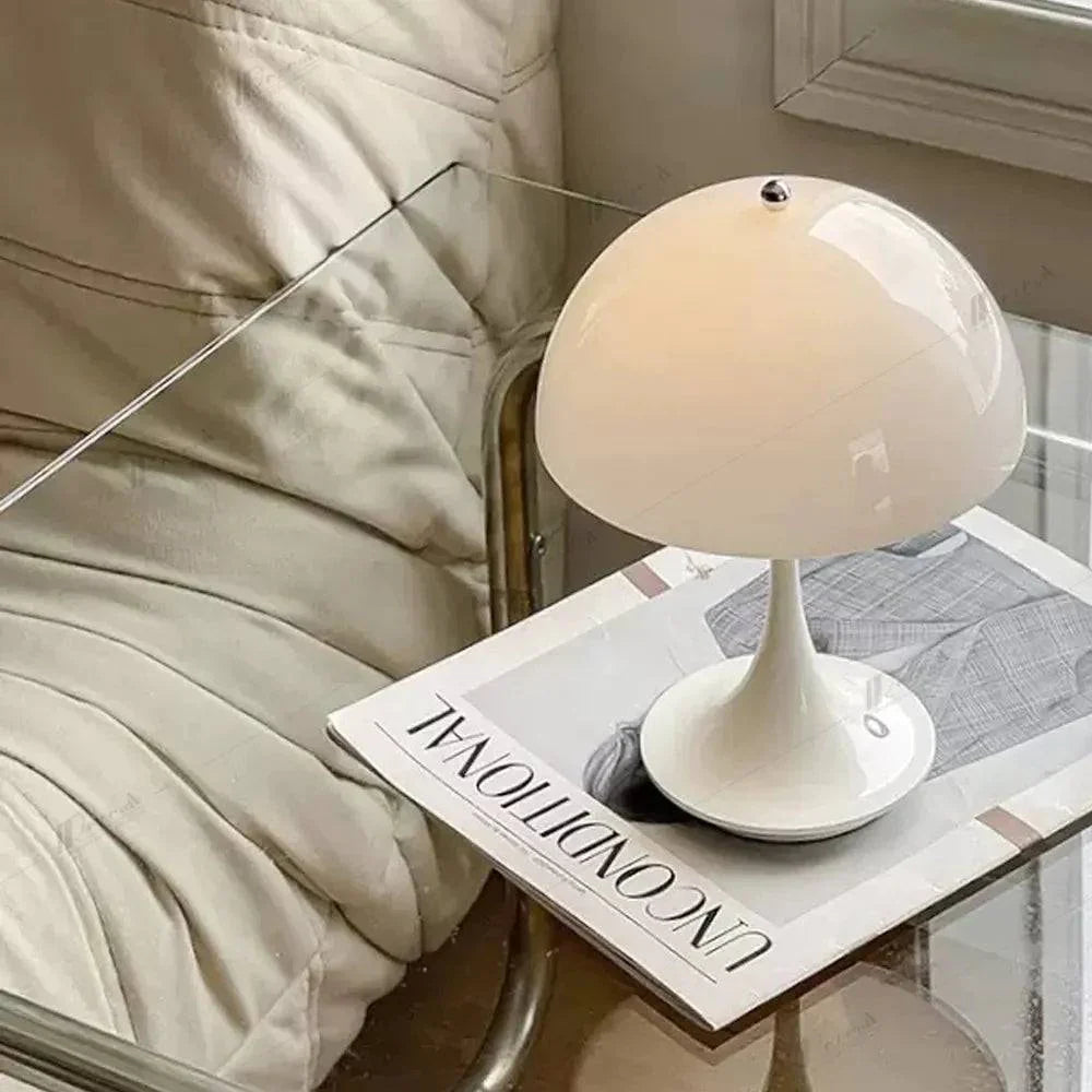 Moderner Lampen-Nachttisch