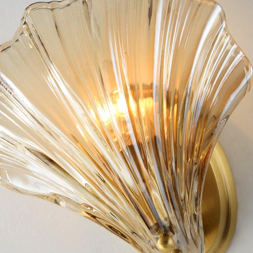 Garduru Wandleuchte – Elegante küsteninspiriertes Messing- und Glaswandlicht