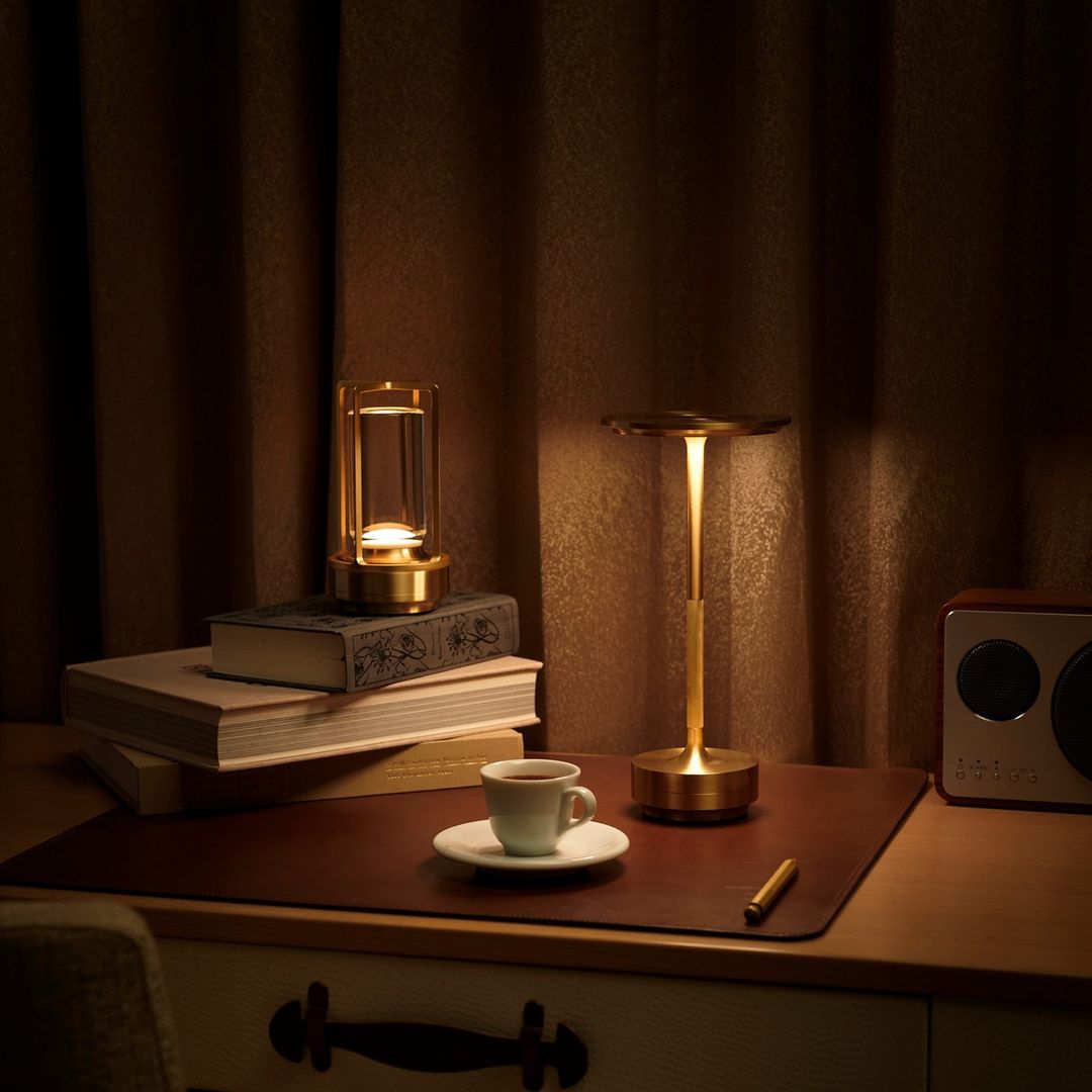 AuroraLux – Tischlampe mit minimalistischem Design und Touch-Steuerung