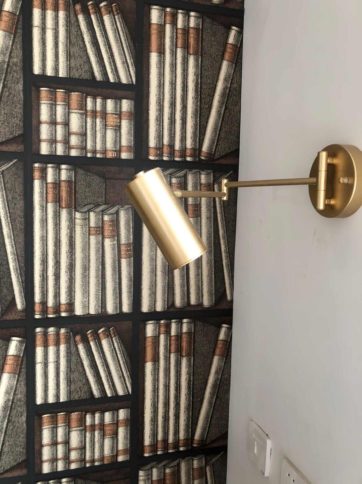 Moderne Wandleuchte aus Eisen mit integrierter LED - Elegantes und verstellbares Design