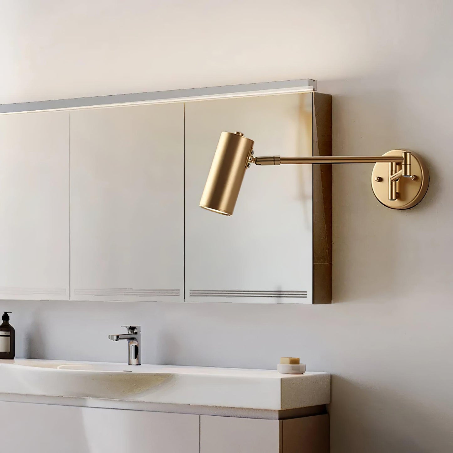 Moderne Wandleuchte aus Eisen mit integrierter LED - Elegantes und verstellbares Design