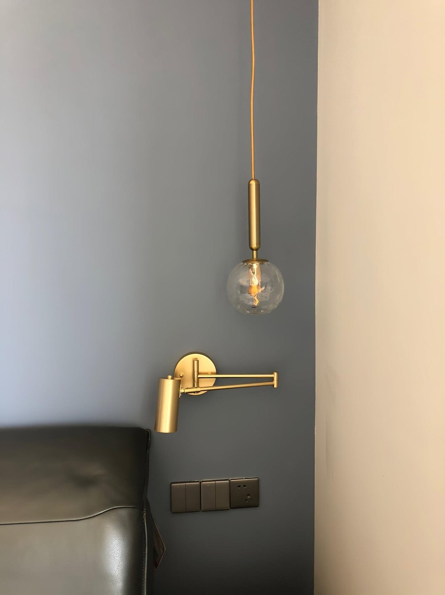 Moderne Wandleuchte aus Eisen mit integrierter LED - Elegantes und verstellbares Design