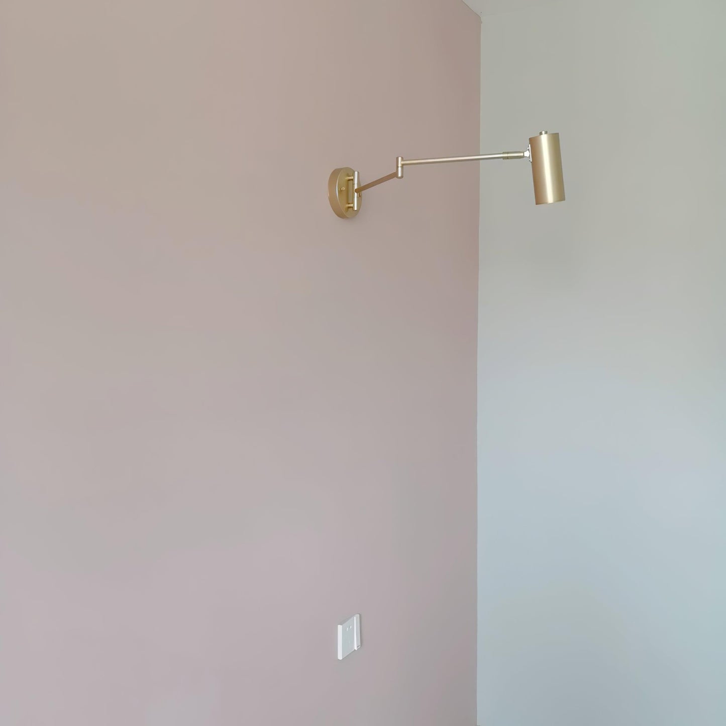 Moderne Wandleuchte aus Eisen mit integrierter LED - Elegantes und verstellbares Design