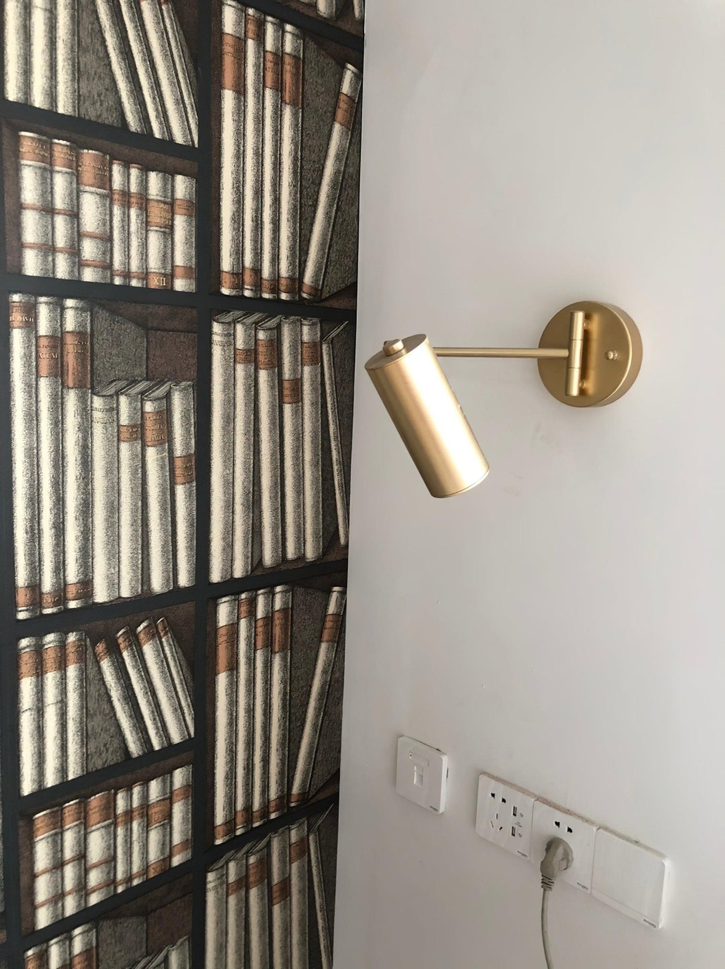 Moderne Wandleuchte aus Eisen mit integrierter LED - Elegantes und verstellbares Design