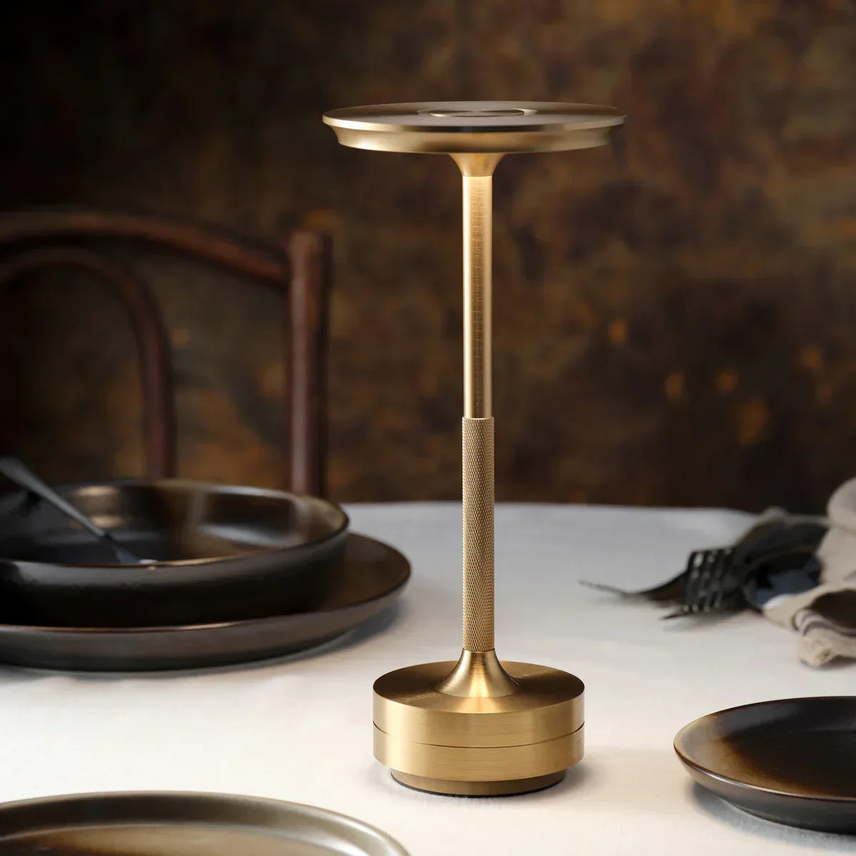 SavoyLuxe – Tischlampe mit zeitlosem Design und fortschrittlichen Funktionen