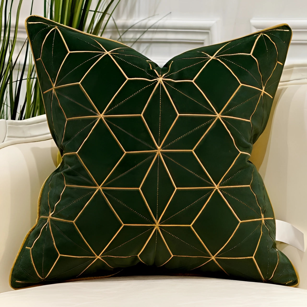 Garduru Samt Dekokissen mit geometrischem Design und Goldakzenten