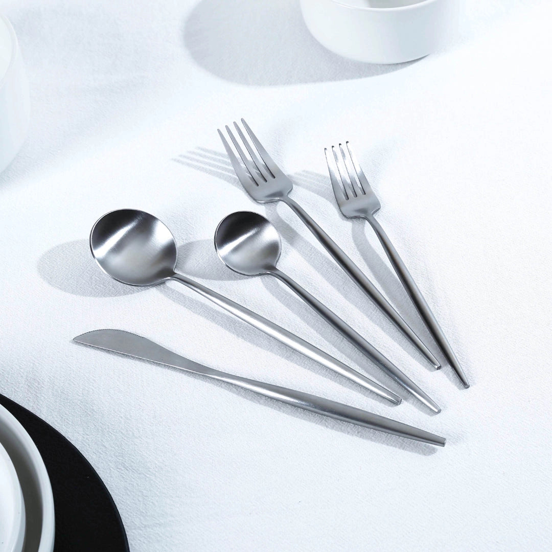 Garduru mattes Schwarz Besteckset – Designer-Silberbesteck