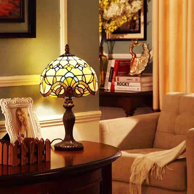 TiffanyGlow Schreibtischlampe – Elegante Beleuchtung & Handwerkliches Design