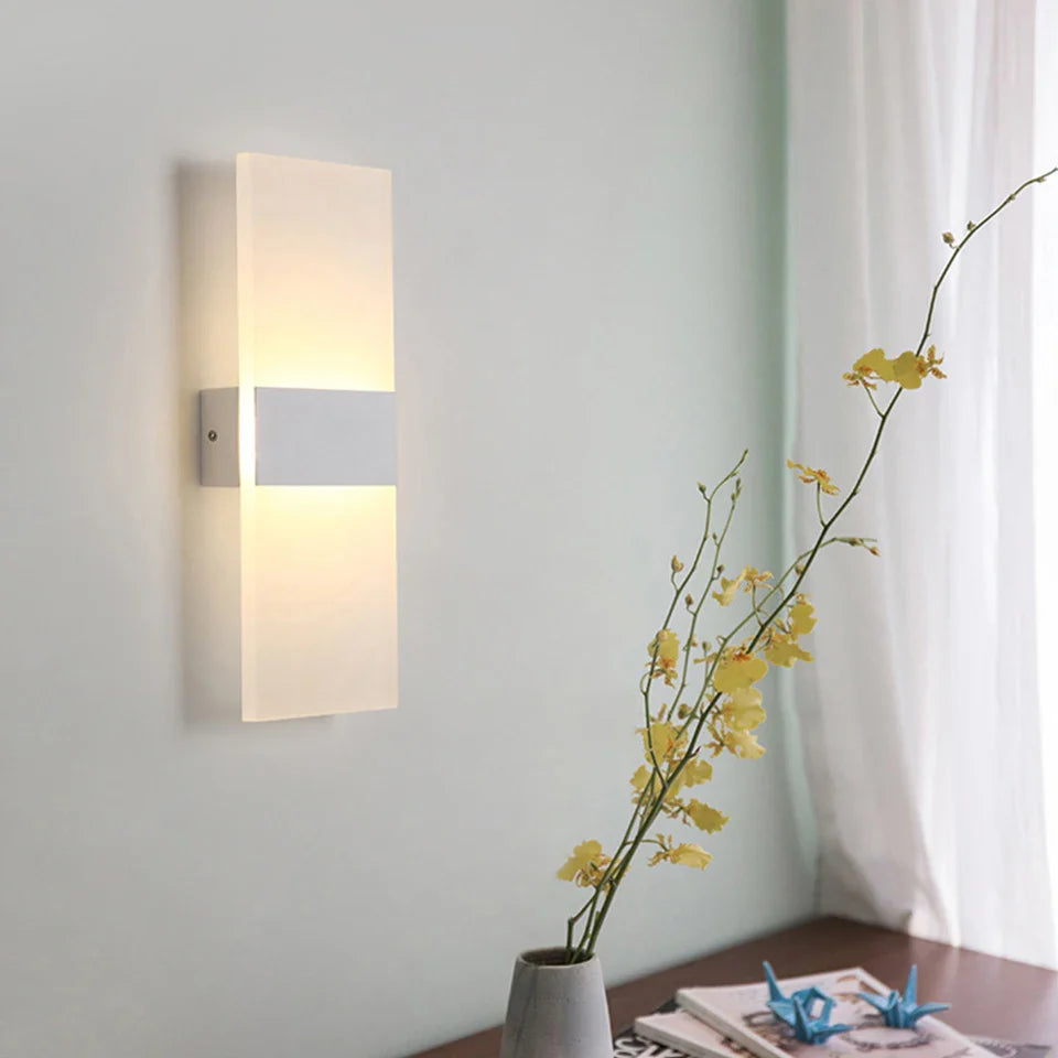LumaGlow - USB wiederaufladbare LED-Wandleuchte mit Touch-Sensor