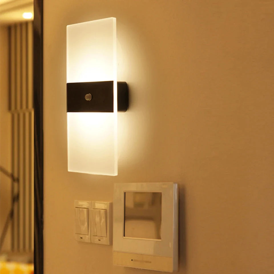 LumaGlow - USB wiederaufladbare LED-Wandleuchte mit Touch-Sensor