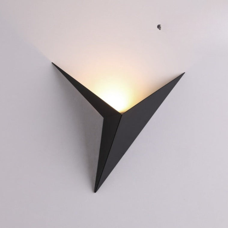 Dreieckige Wandlampe für modernes Licht | GlowLuxury