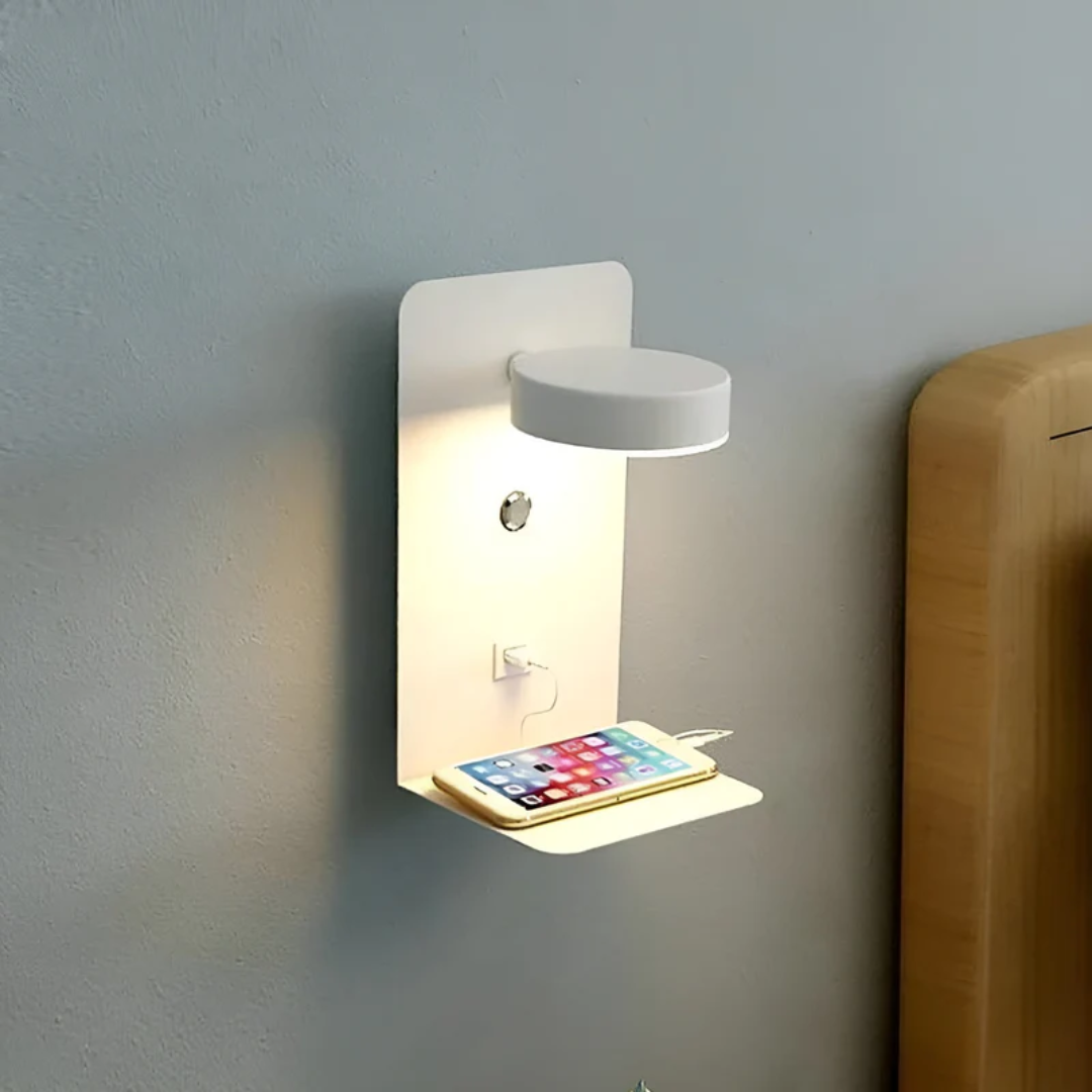 Moderne LED-Wandlampe mit integrierter USB-Ladeablage