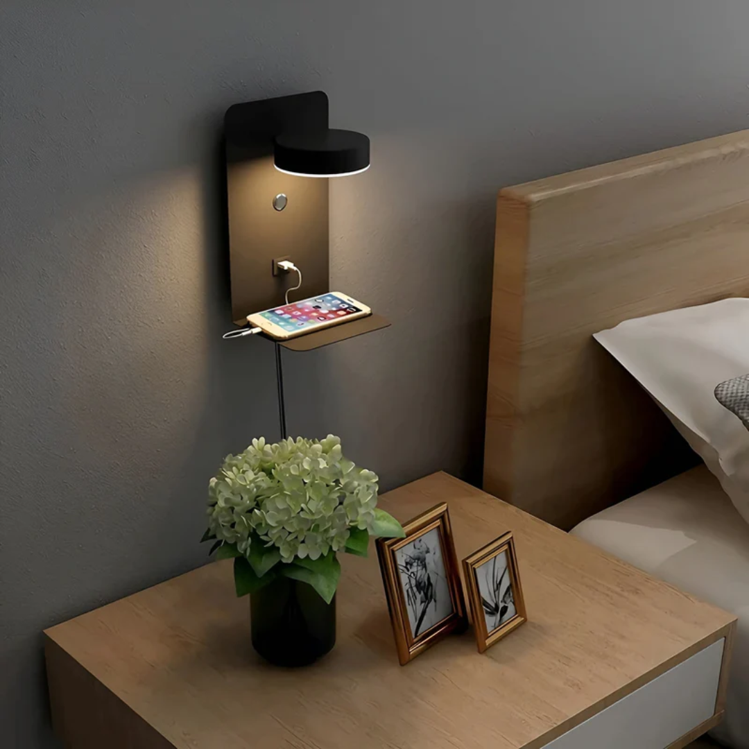 Moderne LED-Wandlampe mit integrierter USB-Ladeablage