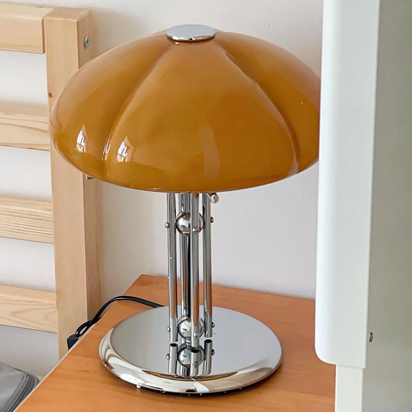 Tischlampe Pilz Bauhaus – Modernes Design mit Amberglas-Schirm