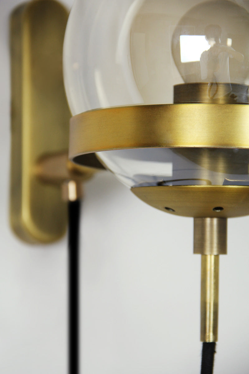 Wandlampe – Elegantes Design mit Glasglobus – Hardwired Installation