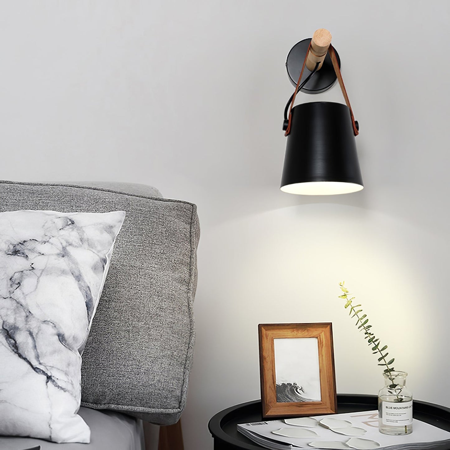 Skandinavische Wandleuchte aus Holz und Leder – Elegantes Design mit effizientem LED-Licht