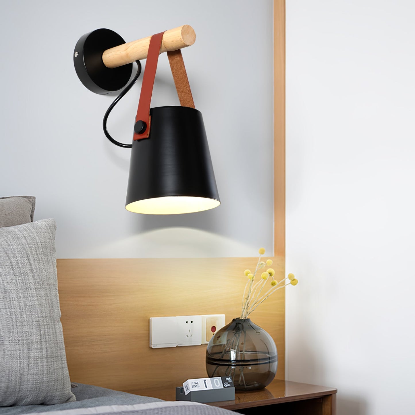Skandinavische Wandleuchte aus Holz und Leder – Elegantes Design mit effizientem LED-Licht