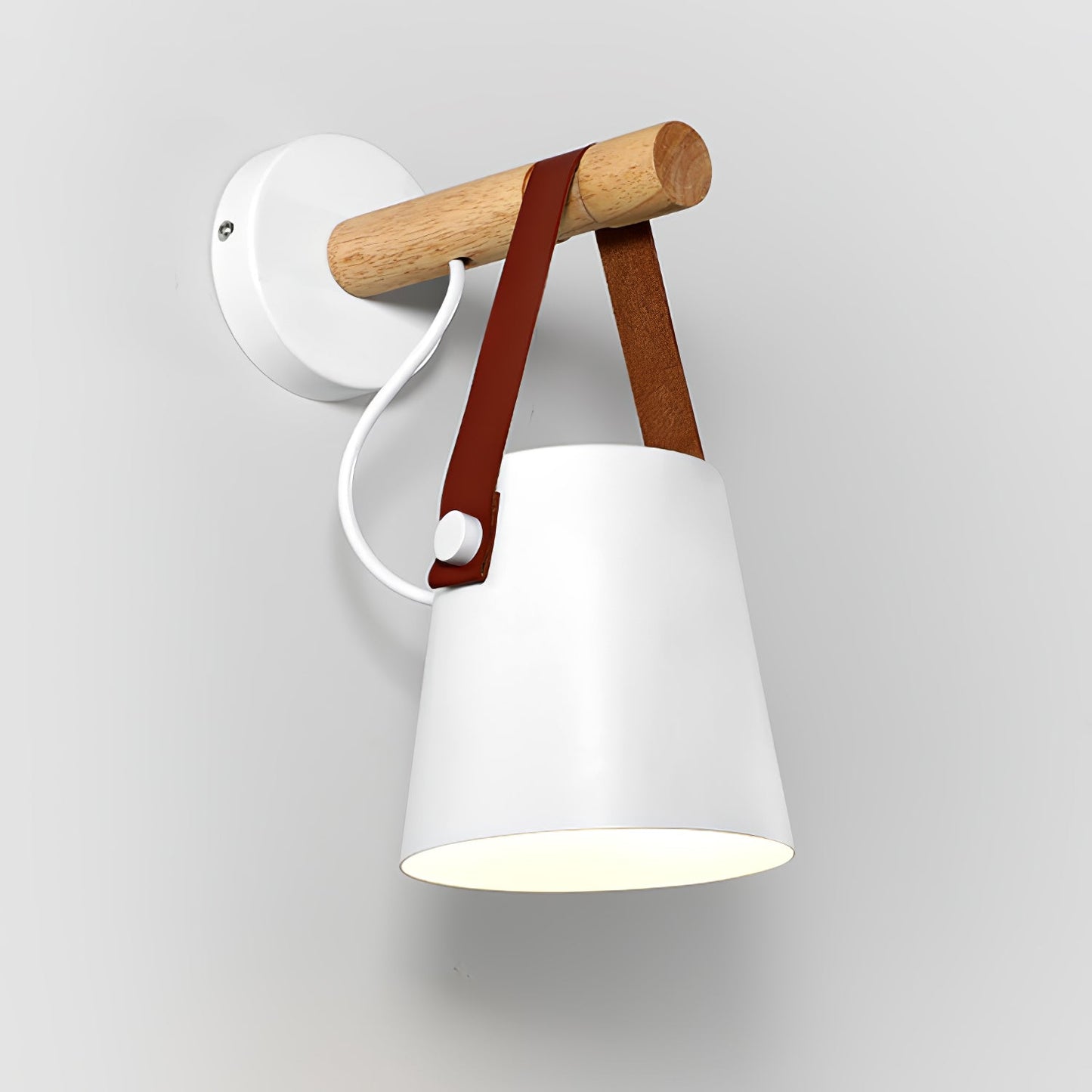 Skandinavische Wandleuchte aus Holz und Leder – Elegantes Design mit effizientem LED-Licht