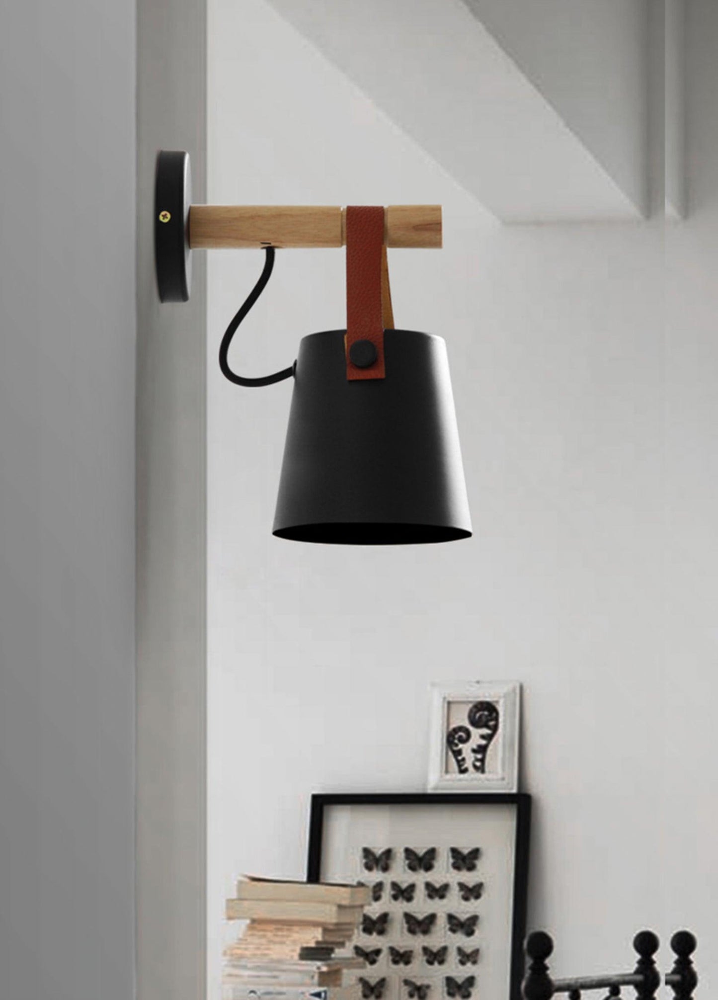 Skandinavische Wandleuchte aus Holz und Leder – Elegantes Design mit effizientem LED-Licht