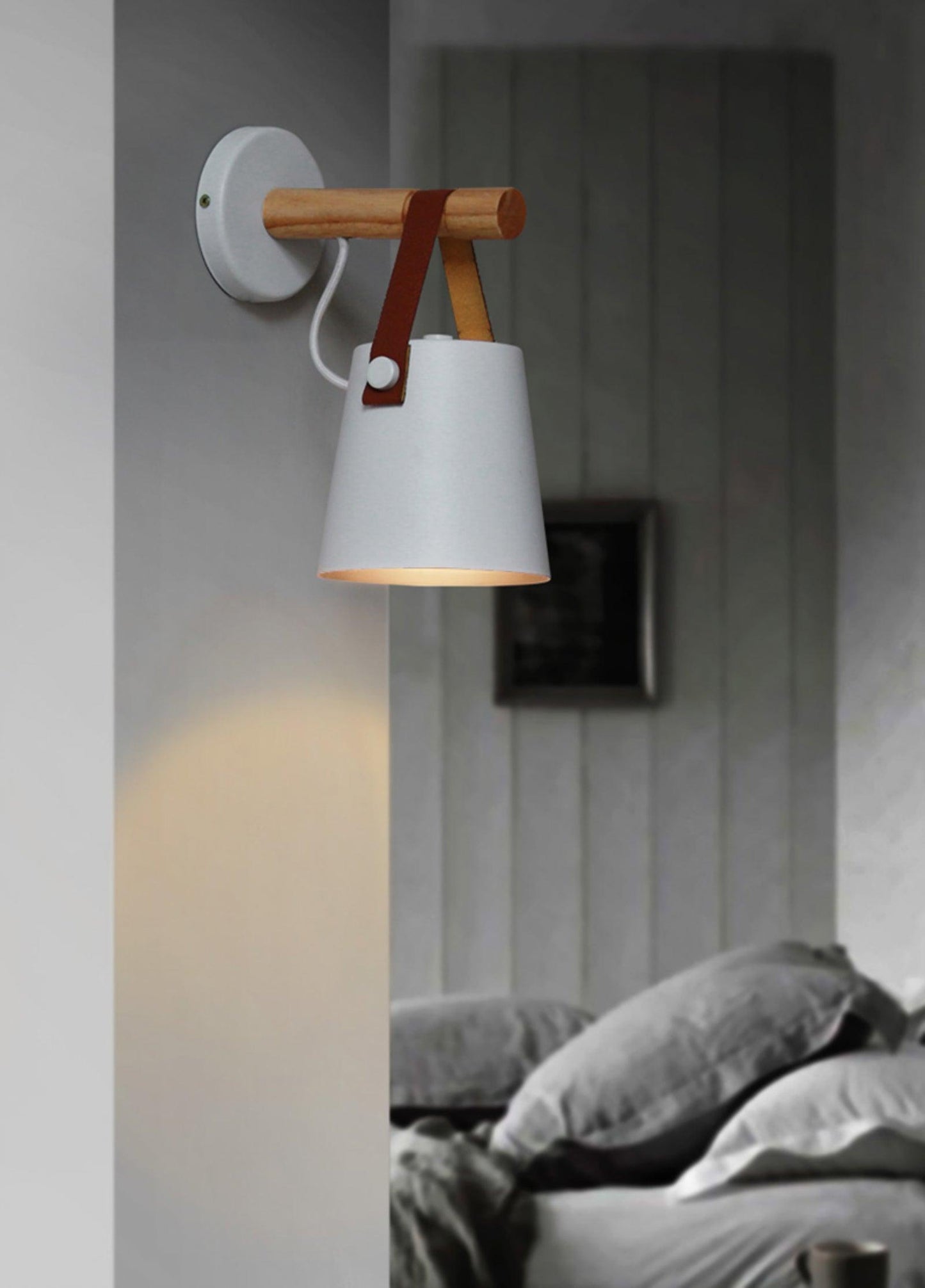 Skandinavische Wandleuchte aus Holz und Leder – Elegantes Design mit effizientem LED-Licht