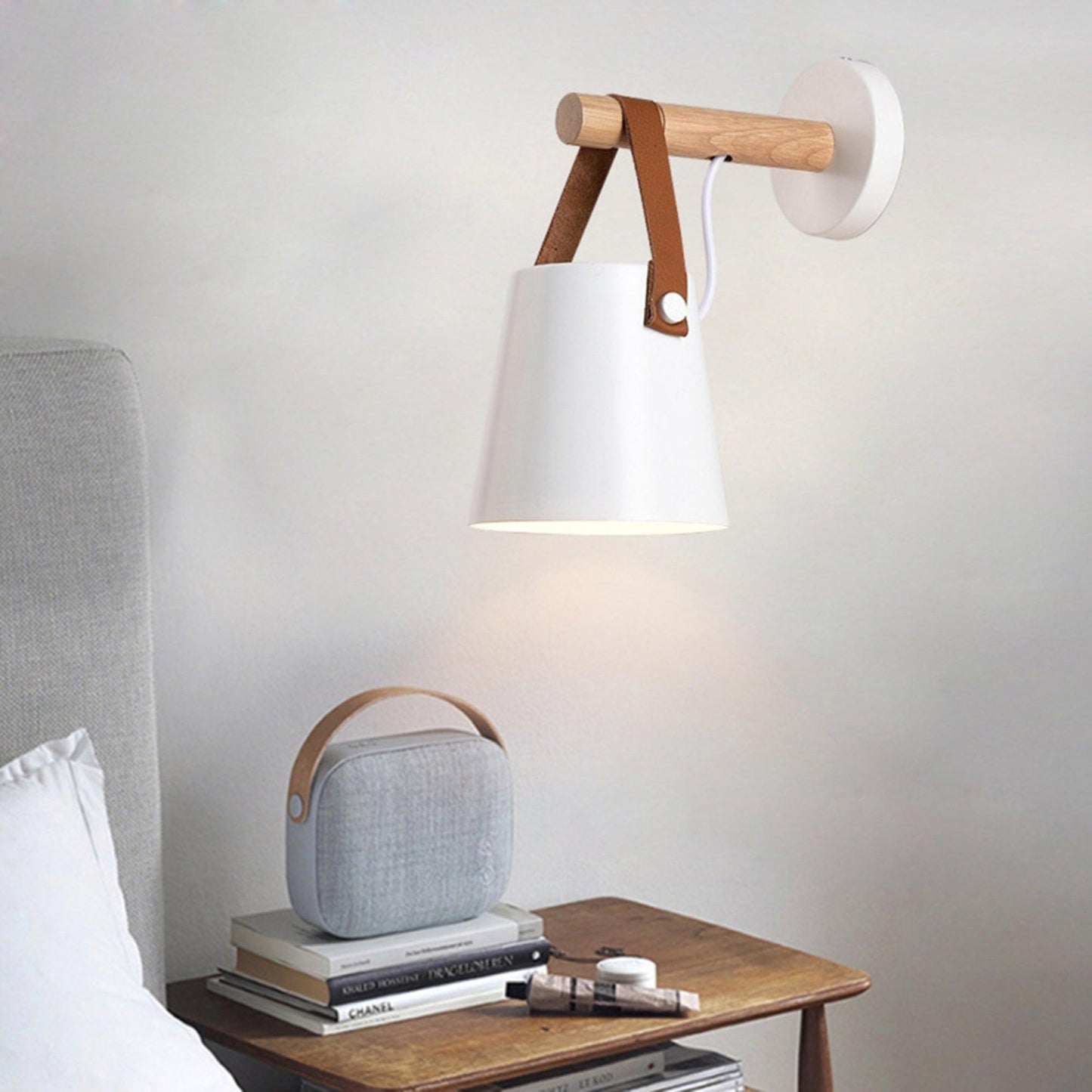 Skandinavische Wandleuchte aus Holz und Leder – Elegantes Design mit effizientem LED-Licht