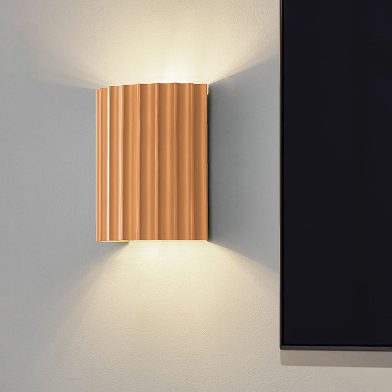 Moderne Design Wandleuchte – Lampenschirm in Falten