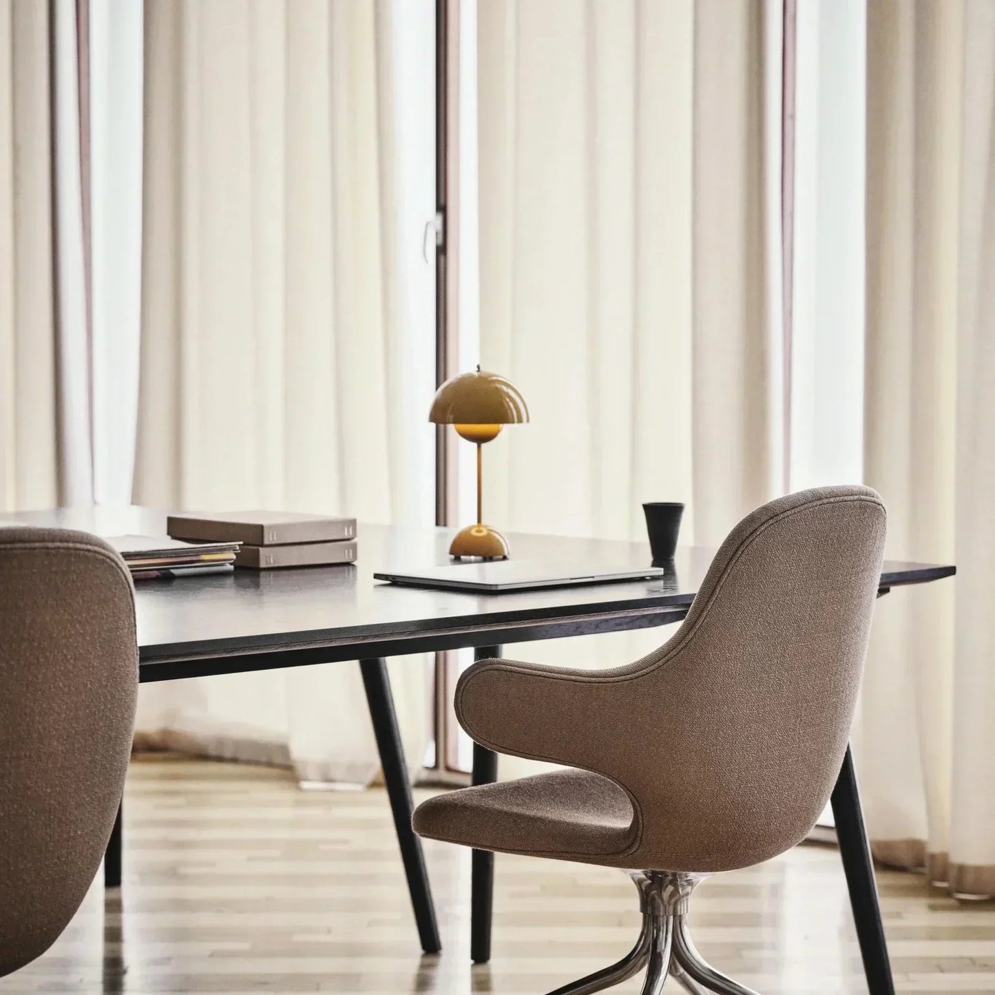 Garduru V2 Tischlampe – Ikonisches Mid-Century-Design, neu interpretiert