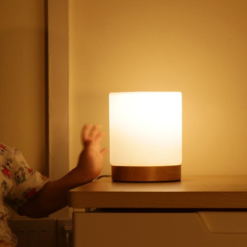 LichtKreis - Elegante Mini-Tischleuchte mit Touch-Funktion für Rundum-Beleuchtung beim Lesen und Nachts