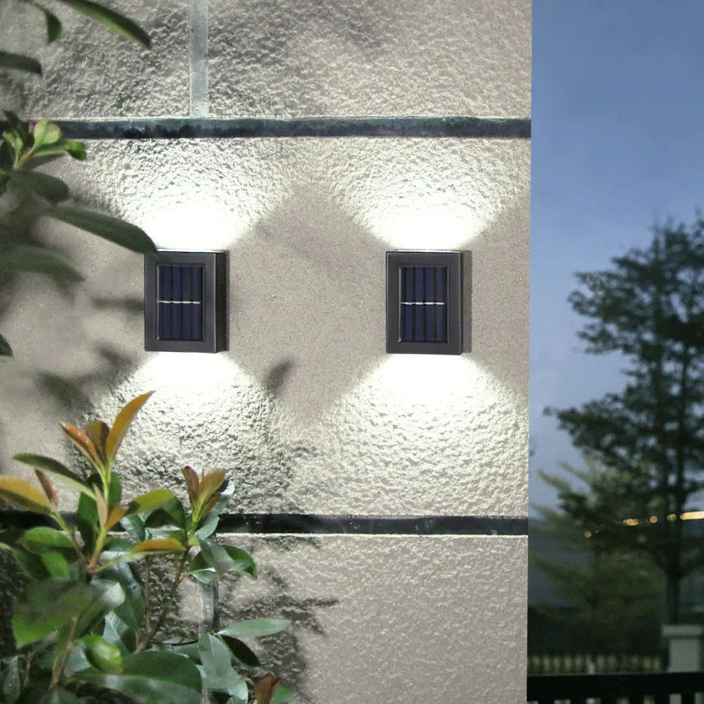 WallLight™ : Solarbetriebene Wandleuchte mit doppeltem Lampenschirm