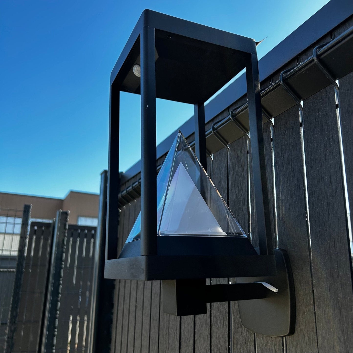 Solar-Wandleuchte für den Außenbereich mit Bewegungsmelder und 600 Lumen Lichtausgang