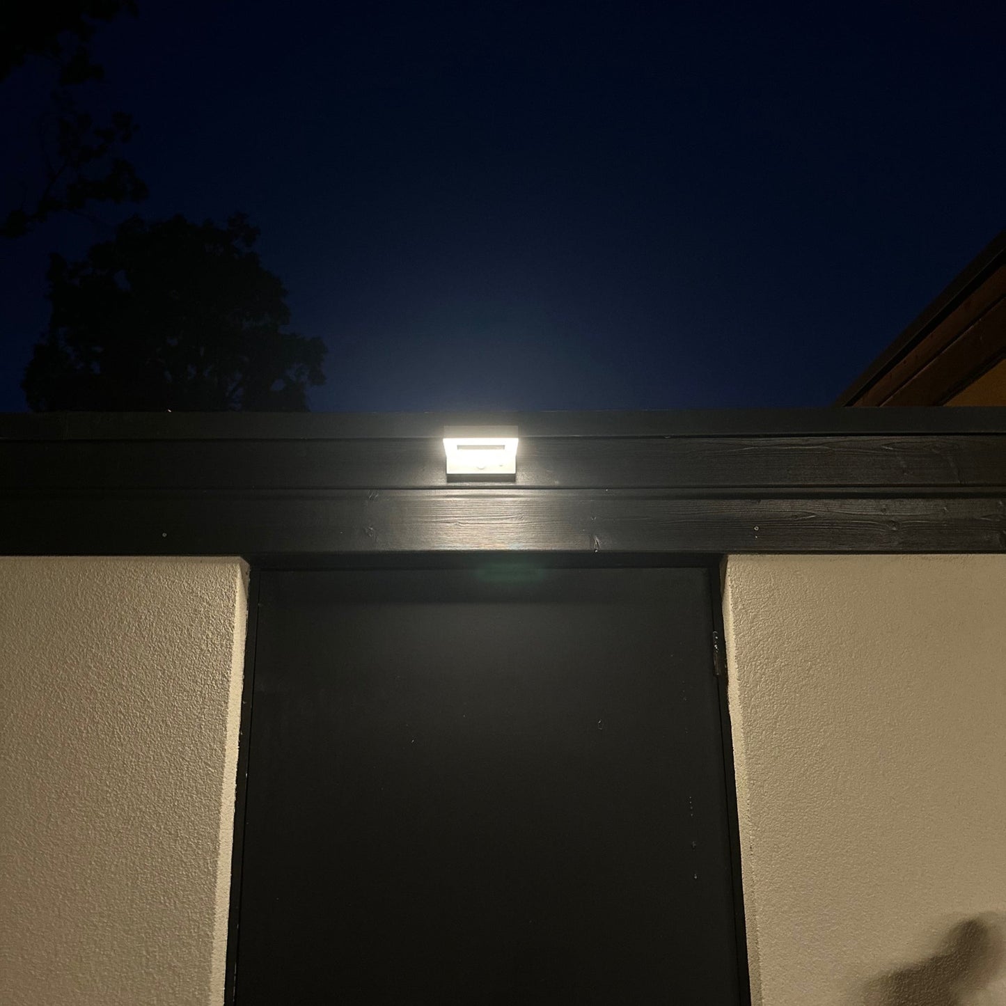 Solar-Wandlampe Außen mit LED-Beleuchtung und automatischer Dämmerungsfunktion