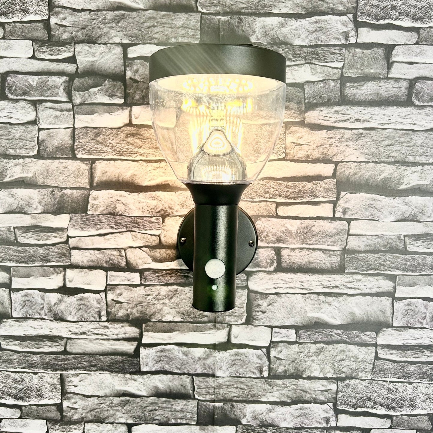 Solar Wandleuchte Außen mit Bewegungsmelder und 600 Lumen Beleuchtung