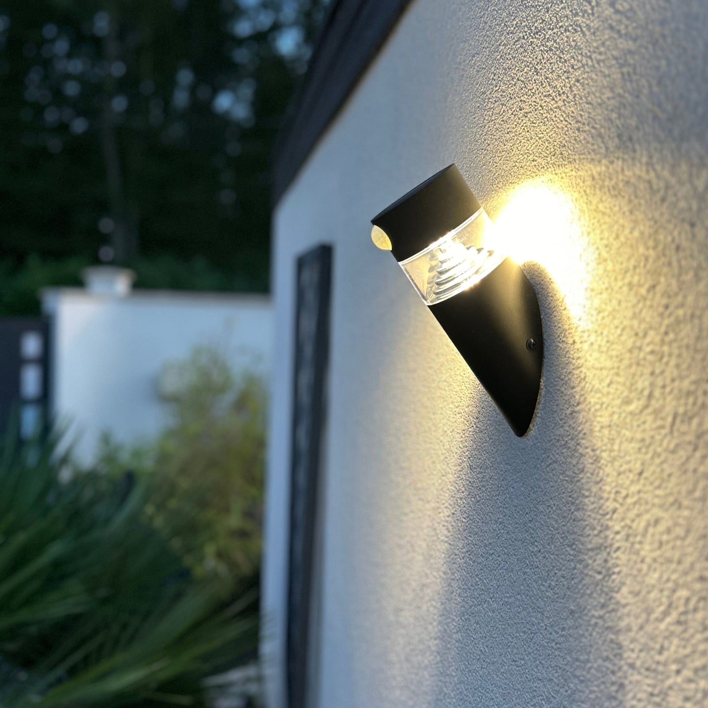 Solarenergie Wandlampe Außen mit Bewegungsmelder für Sicherheit und Beleuchtung