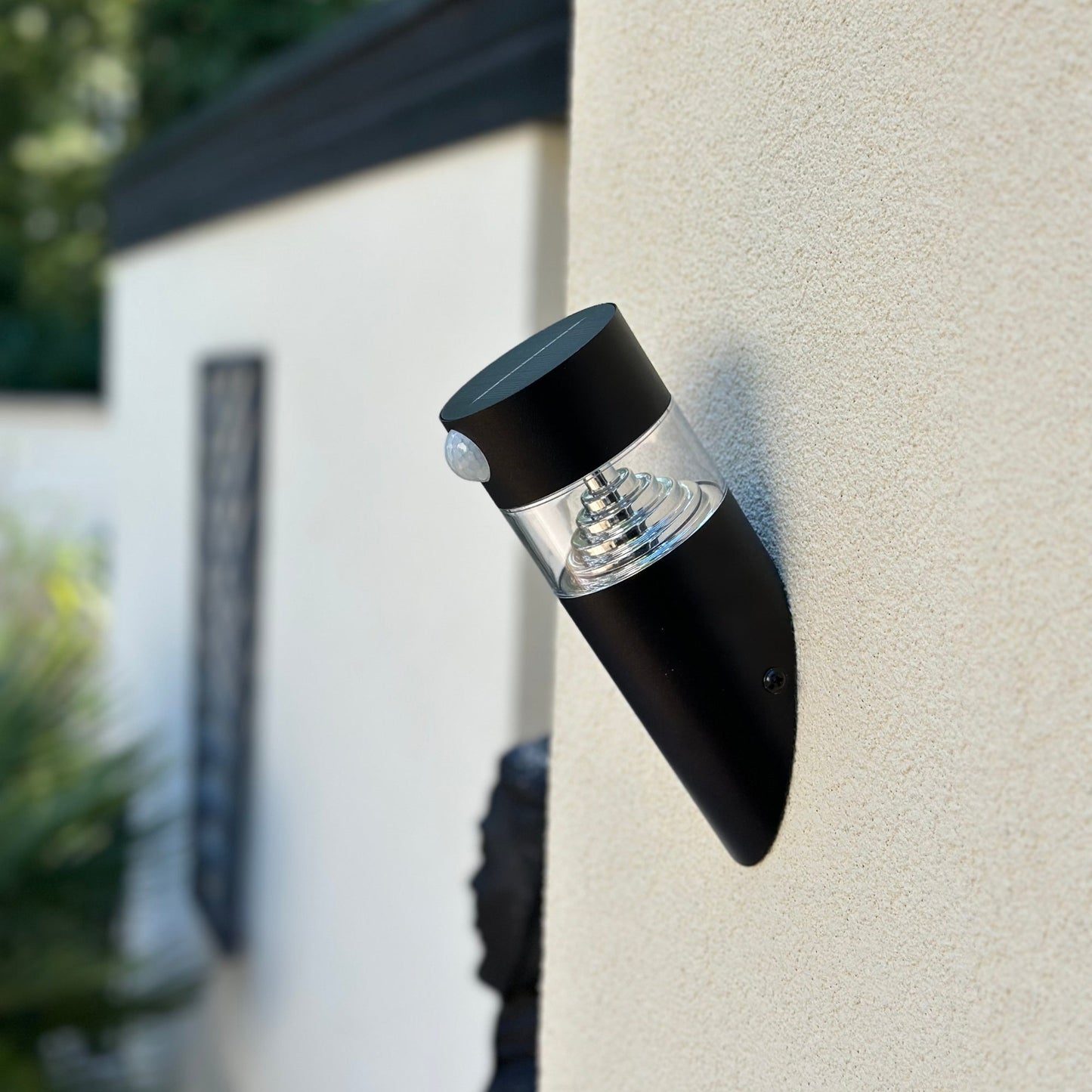Solarenergie Wandlampe Außen mit Bewegungsmelder für Sicherheit und Beleuchtung