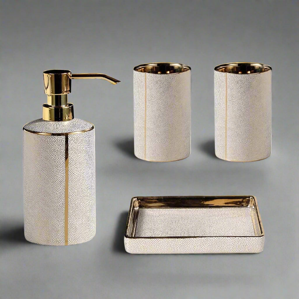 LuxeBain – Elegantes Keramik-Badset mit goldenen Akzenten