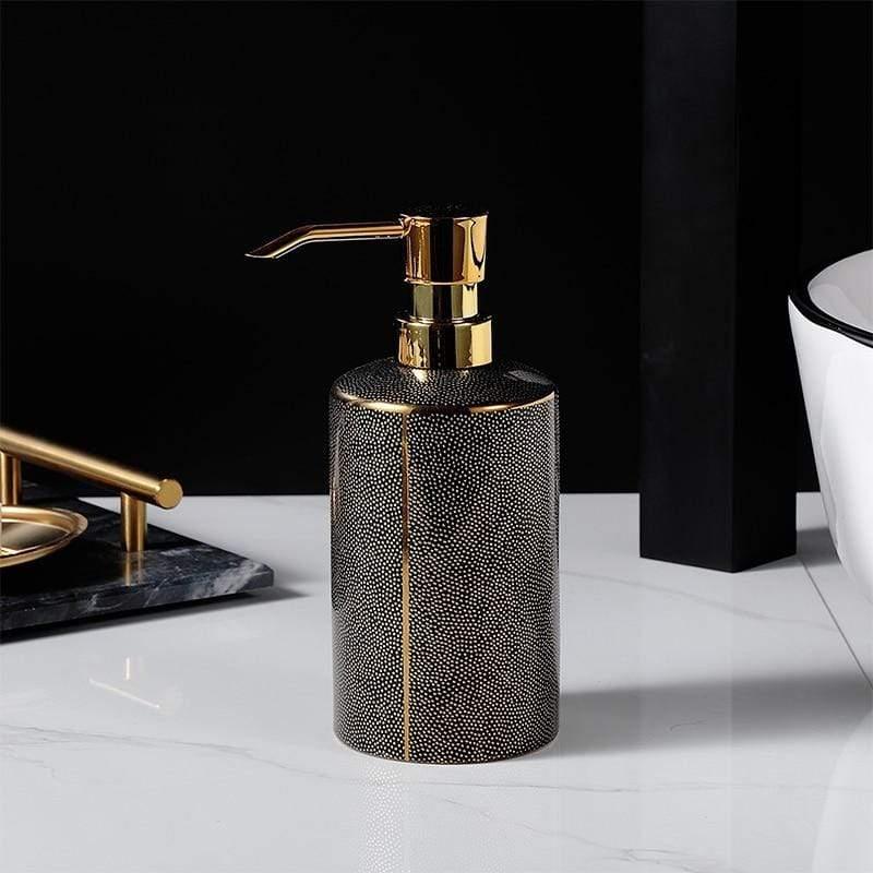 LuxeBain – Elegantes Keramik-Badset mit goldenen Akzenten
