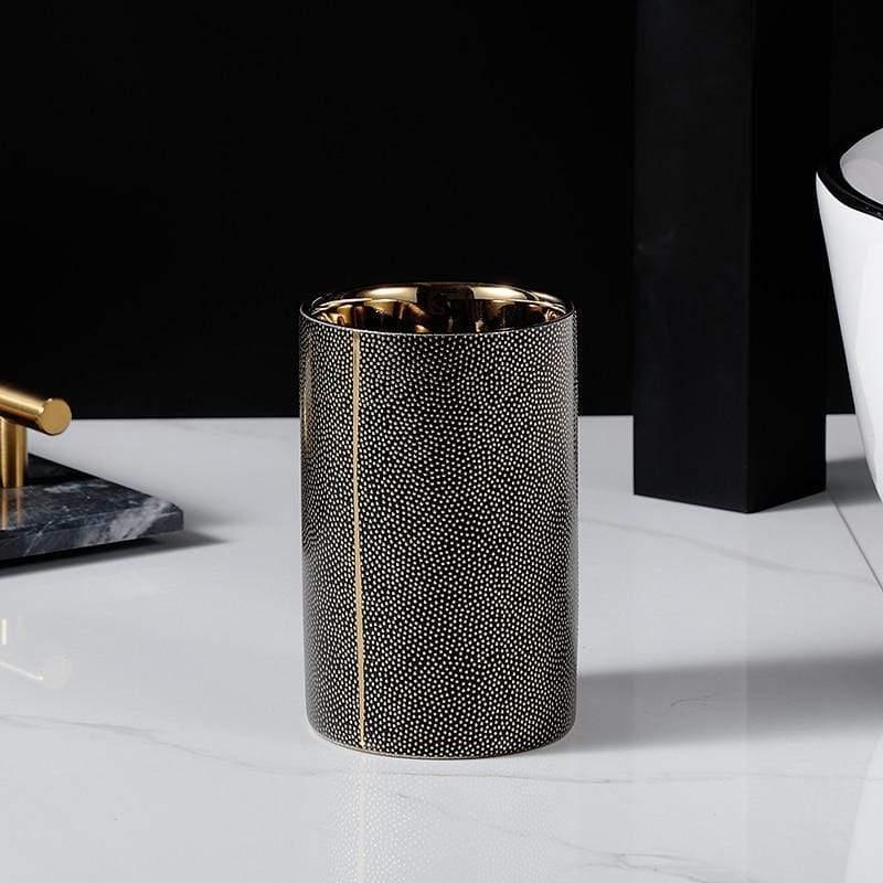 LuxeBain – Elegantes Keramik-Badset mit goldenen Akzenten