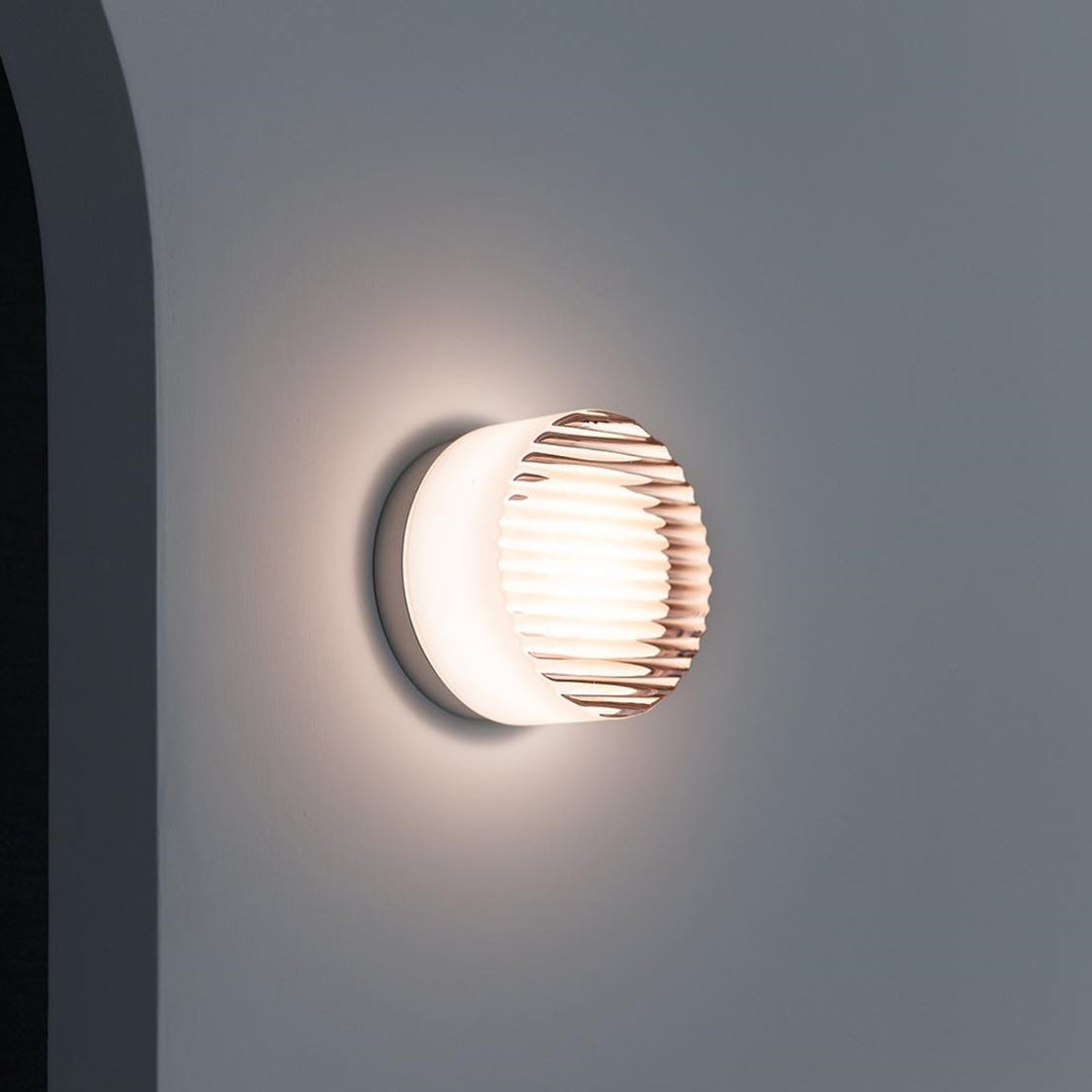Moderne runde LED Wandleuchte – Sanftes Licht mit Glasdiffusor Mylk für Wohnzimmer und Schlafzimmer