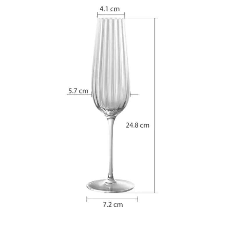 Getränkegläser – Wellenmuster aus Glas – Elegantes Design für Wein & Cocktails
