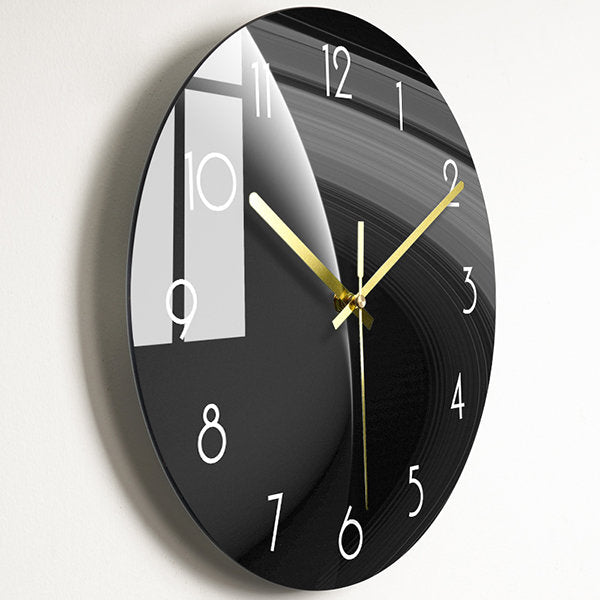 Moderne Wanduhr aus Glas
